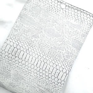 Kobra mintás textilbőr könyvtok, tablet vagy e-book tok, fehér-szürke, elegáns - könyv & zene - könyvtok - Meska.hu