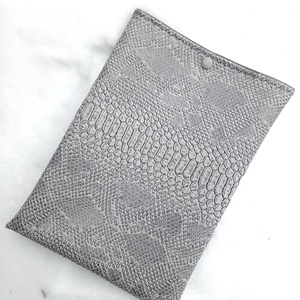 Kobra mintás textilbőr könyvtok, tablet vagy e-book tok, szürke, elegáns - könyv & zene - könyvtok - Meska.hu