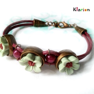 Burgundi színű hengerbőr karkötő menta virágokkal - Meska.hu