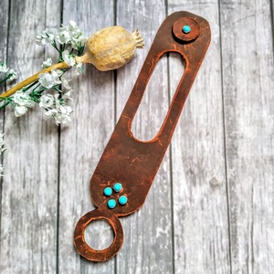 Egyedi formájú marhabőr karkötő - ékszer - karkötő - széles karkötő - Meska.hu