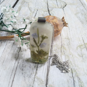 Örök tavasz nemesacél nyaklánc virágos gyanta medállal - ékszer - nyaklánc - medálos nyaklánc - Meska.hu