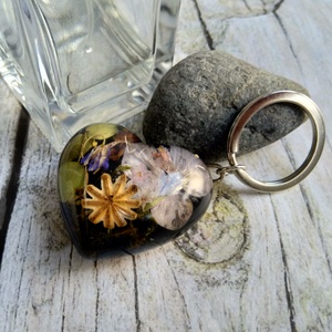 Szárított virágos szív alakú gyanta kulcstartó vagy táskadísz - táska & tok - kulcstartó & táskadísz - kulcstartó - Meska.hu