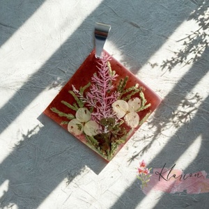 Örök tavasz, nemesacél nyaklánc virágos gyanta medállal, hortenziával, levelekkel - ékszer - nyaklánc - medálos nyaklánc - Meska.hu