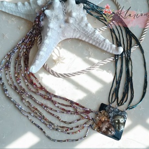 Virágtündérek szalma és kásagyöngy nyaklánc gyanta medállal, szárított virágokkal - ékszer - nyaklánc - medálos nyaklánc - Meska.hu