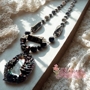 Onix, rodonit, tűzachát ásványgyöngyös nyakék tükrös medállal - ékszer - nyaklánc - gyöngyös nyaklánc - Meska.hu