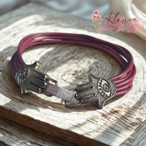 Burgundi színű hengerbőr karkötő Hamza kezét mintázó csattal, Ékszer, Karkötő, Charm karkötő, Ékszerkészítés, Bőrművesség, MESKA