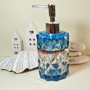 Luxus folyékony szappantartó csillámokkal, áttetsző ragyogással - otthon & életmód - fürdőszoba - szappantartó - Meska.hu