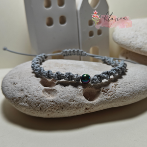 Szürke makramé karkötő hematittal - Meska.hu