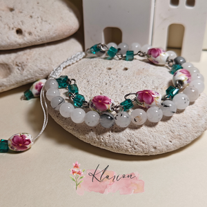 Női energia, holdkő, porcelán és üveggyöngy karkötő - Meska.hu