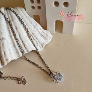 Opál szirmok, ásványgyöngy medál láncon - ékszer - nyaklánc - gyöngyös nyaklánc - Meska.hu