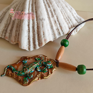 Kicsi gyík a fa gyöngyök őrzője, Ékszer, Nyaklánc, Medálos nyaklánc, Ékszerkészítés, Gyurma, MESKA