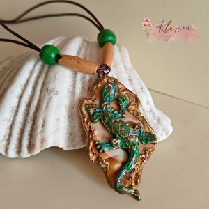 Kicsi gyík a fa gyöngyök őrzője - ékszer - nyaklánc - medálos nyaklánc - Meska.hu