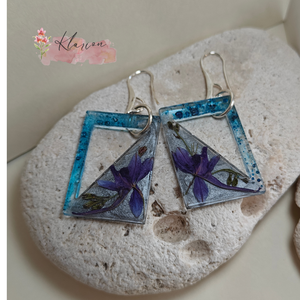 Kék virág gyanta fülbevaló - ékszer - fülbevaló - lógó fülbevaló - Meska.hu
