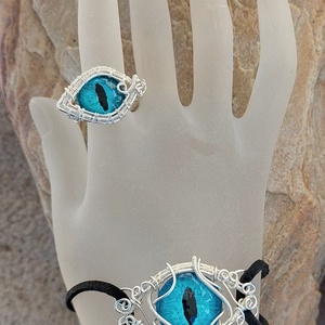 Kék sárkányszemes karkötő - ékszer - karkötő - karkötő medállal - Meska.hu