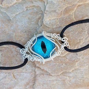 Kék sárkányszemes karkötő - ékszer - karkötő - karkötő medállal - Meska.hu