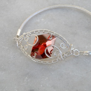 Sterling ezüst karkötő vörös swarovski kristállyal - ékszer - karkötő - karkötő medállal - Meska.hu