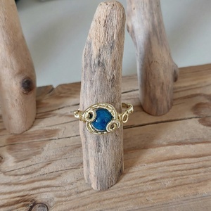 Kék achát gyűrű arany színű dróttal - ékszer - gyűrű - fonódó gyűrű - Meska.hu