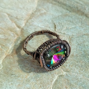 Vörösréz gyűrű szivárvány swarovski kristállyal - ékszer - gyűrű - statement gyűrű - Meska.hu