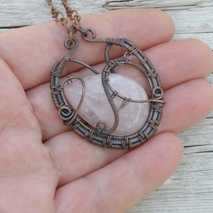 Vörösréz drótékszer rózsakvarc ásványkabosonnal - ékszer - nyaklánc - medálos nyaklánc - Meska.hu