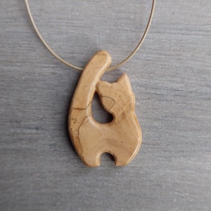 Olajfából faragott macska  - ékszer - nyaklánc - medálos nyaklánc - Meska.hu