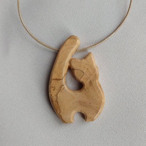 Olajfából faragott macska  - ékszer - nyaklánc - medálos nyaklánc - Meska.hu