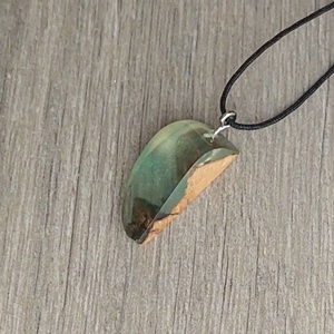 Olajfa és műgyanta nyaklánc  - ékszer - nyaklánc - medálos nyaklánc - Meska.hu