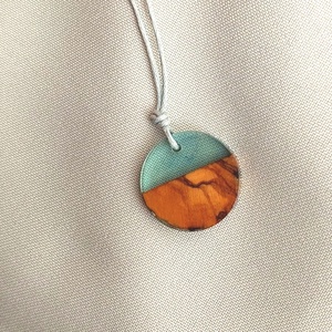 Olajfa és kék műgyanta - nyaklánc gyerekeknek, Ékszer, Nyaklánc, Medálos nyaklánc, , MESKA