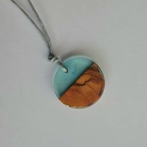 Olajfa és kék műgyanta - nyaklánc gyerekeknek - ékszer - nyaklánc - medálos nyaklánc - Meska.hu