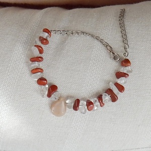 Vörös jáspis, hegyikristály és barack holdkő ásvány karkötő - Meska.hu