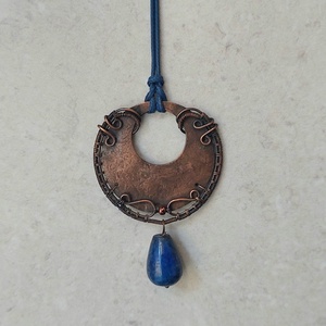 Vörösréz nyaklánc lápis lazuli ásvánnyal - ékszer - nyaklánc - medálos nyaklánc - Meska.hu
