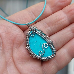 Acél drótékszer türkiz ásványkővel - Meska.hu