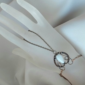 Vörösréz kézékszer kalcedon kővel, Ékszer, Karkötő, Kézfej karkötő, Ékszerkészítés, MESKA