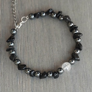 Hematit, obszidián és hegyikristály karkötő - ékszer - karkötő - memóriadrótos karkötő - Meska.hu