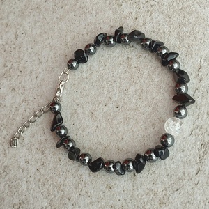 Hematit, obszidián és hegyikristály karkötő - ékszer - karkötő - memóriadrótos karkötő - Meska.hu