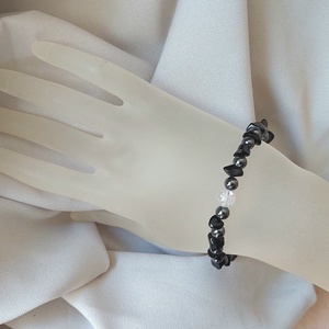 Hematit, obszidián és hegyikristály karkötő - ékszer - karkötő - memóriadrótos karkötő - Meska.hu