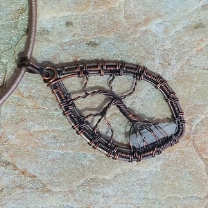 Életfa nyaklánc vörösréz drótból hegyikristály kővel - ékszer - nyaklánc - medálos nyaklánc - Meska.hu