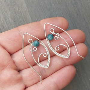 Apatit köves ezüstözött fülbevaló - ékszer - fülbevaló - lógó fülbevaló - Meska.hu