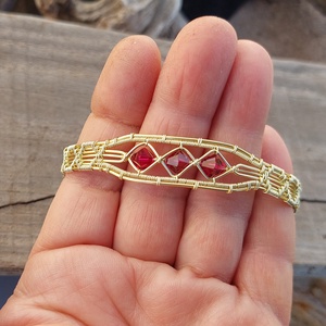 Drót karkötő rubin vörös swarovski kristályokkal - ékszer - karkötő - karperec - Meska.hu