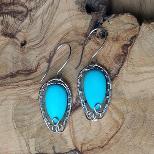 Acél drót fülbevaló türkiz ásvány kövekkel - ékszer - fülbevaló - lógó fülbevaló - Meska.hu