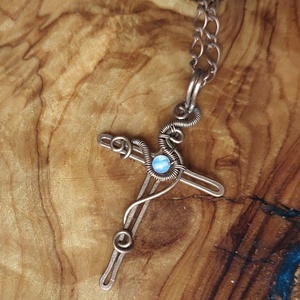 Vörösréz kereszt nyaklánc opalit kővel - ékszer - nyaklánc - medálos nyaklánc - Meska.hu