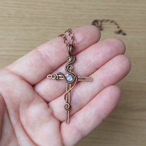 Vörösréz kereszt nyaklánc opalit kővel - ékszer - nyaklánc - medálos nyaklánc - Meska.hu