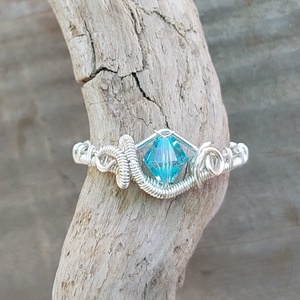 Ezüstözött drót gyűrű swarovski kristállyal - ékszer - gyűrű - szoliter gyűrű - Meska.hu