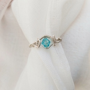 Ezüstözött drót gyűrű swarovski kristállyal - ékszer - gyűrű - szoliter gyűrű - Meska.hu