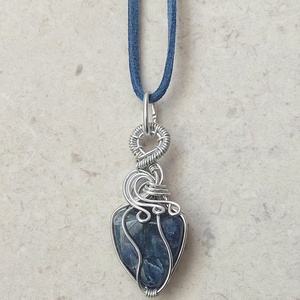 Alumínium nyaklánc szodalit ásvánnyal - ékszer - nyaklánc - medálos nyaklánc - Meska.hu