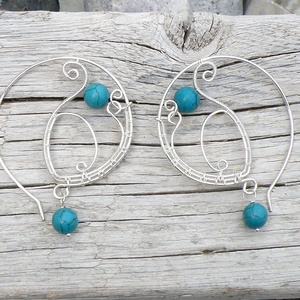 Karika fülbevaló türkiz ásványkövekkel - ékszer - fülbevaló - karika fülbevaló - Meska.hu