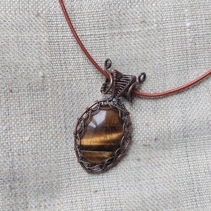 Tigrisszem ásvány nyaklánc vörösréz dróttal - ékszer - nyaklánc - medálos nyaklánc - Meska.hu