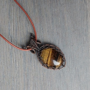 Tigrisszem ásvány nyaklánc vörösréz dróttal - ékszer - nyaklánc - medálos nyaklánc - Meska.hu