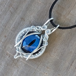Kék sárkányszemes nyaklánc alumínium dróttal - ékszer - nyaklánc - medálos nyaklánc - Meska.hu