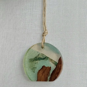 Aurora - műgyanta és fa nyaklánc - Meska.hu