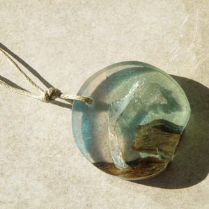 Aurora - műgyanta és fa nyaklánc - ékszer - nyaklánc - medálos nyaklánc - Meska.hu